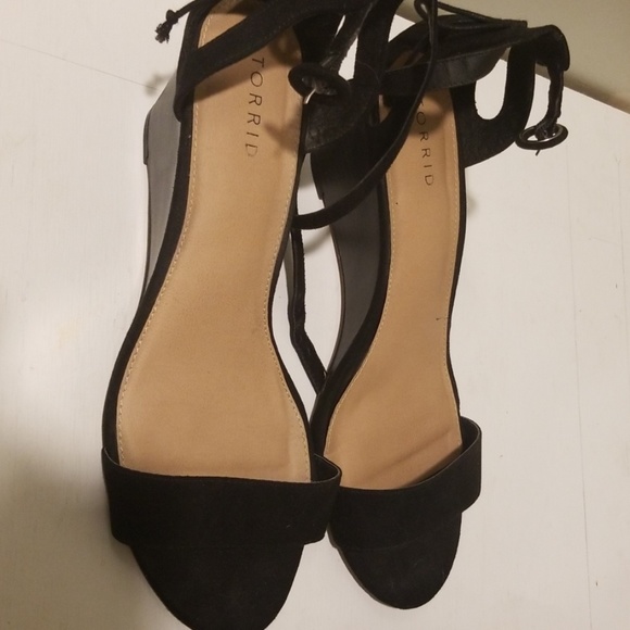 sandals - Picture 2 of 3